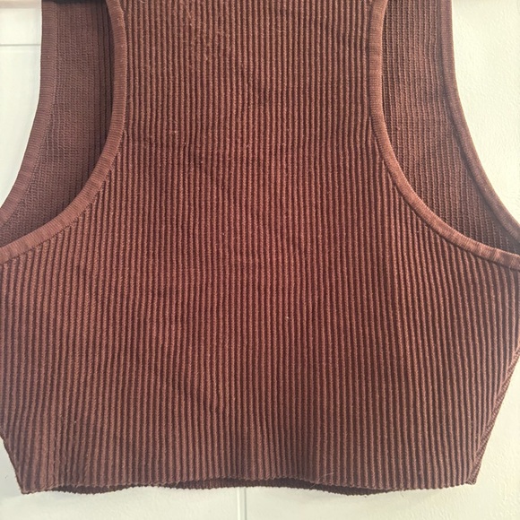 Aritzia Babaton Cropped Knit Tank Top Ribbed Burgundy Size M Minimalist - Picture 5 of 5